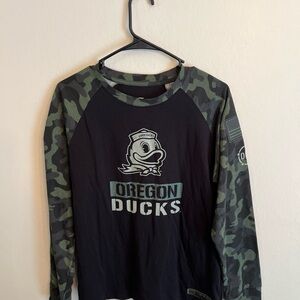 Colosseum Oregon Ducks Camo Military Salute Long Sleeve Graphic Tee Youth XL
